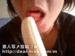 【画像】熟女妻の擬似バナナフェラ